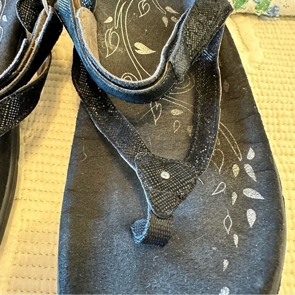 Taos Footwear walking sandals black sparkly details, adjustable straps size 9 - Picture 2 of 5